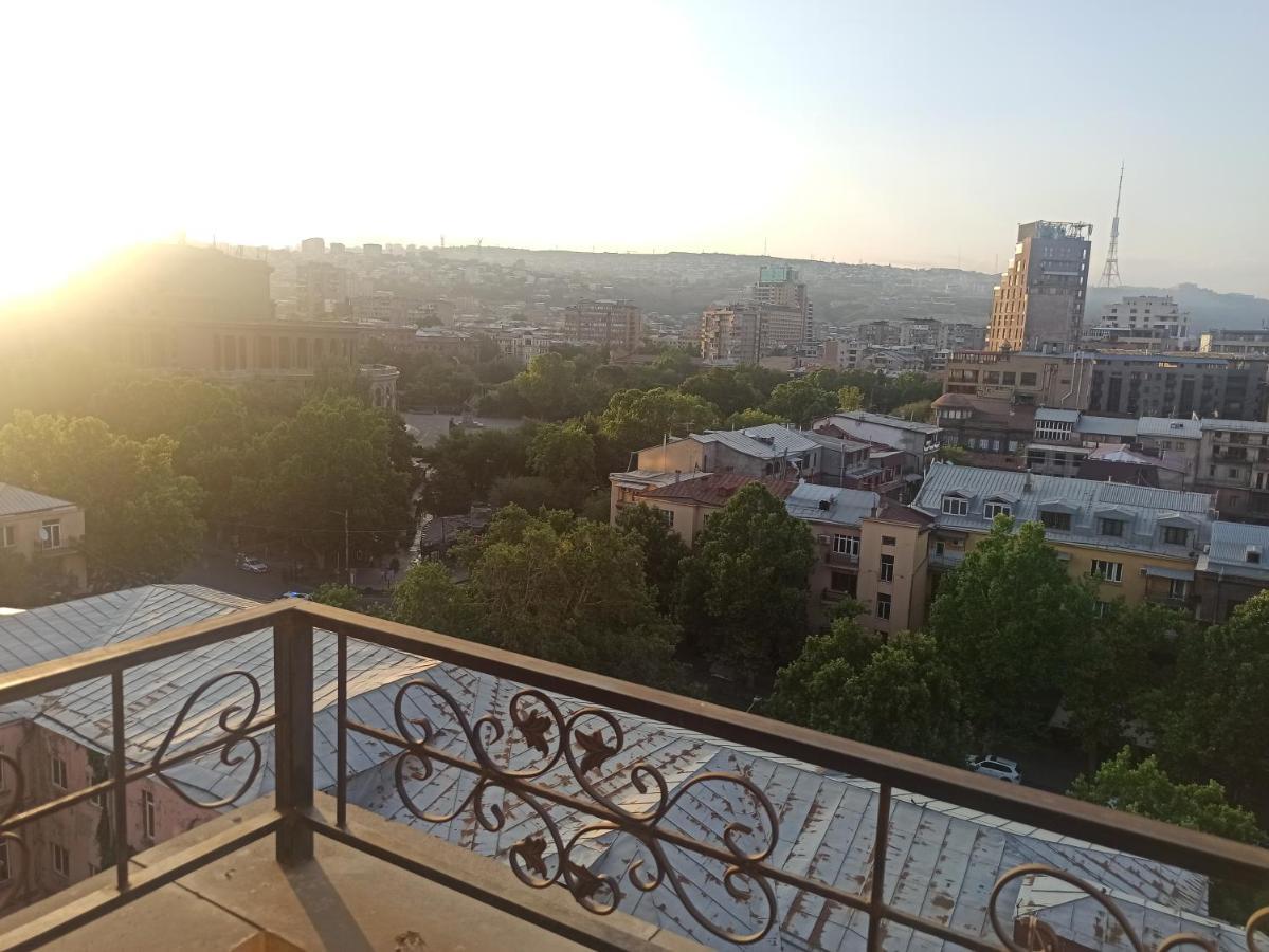 Красивая, Просторная Квартира В Самом Центре Еревана, Рядом С Оперным Театром. Erivan Exterior foto